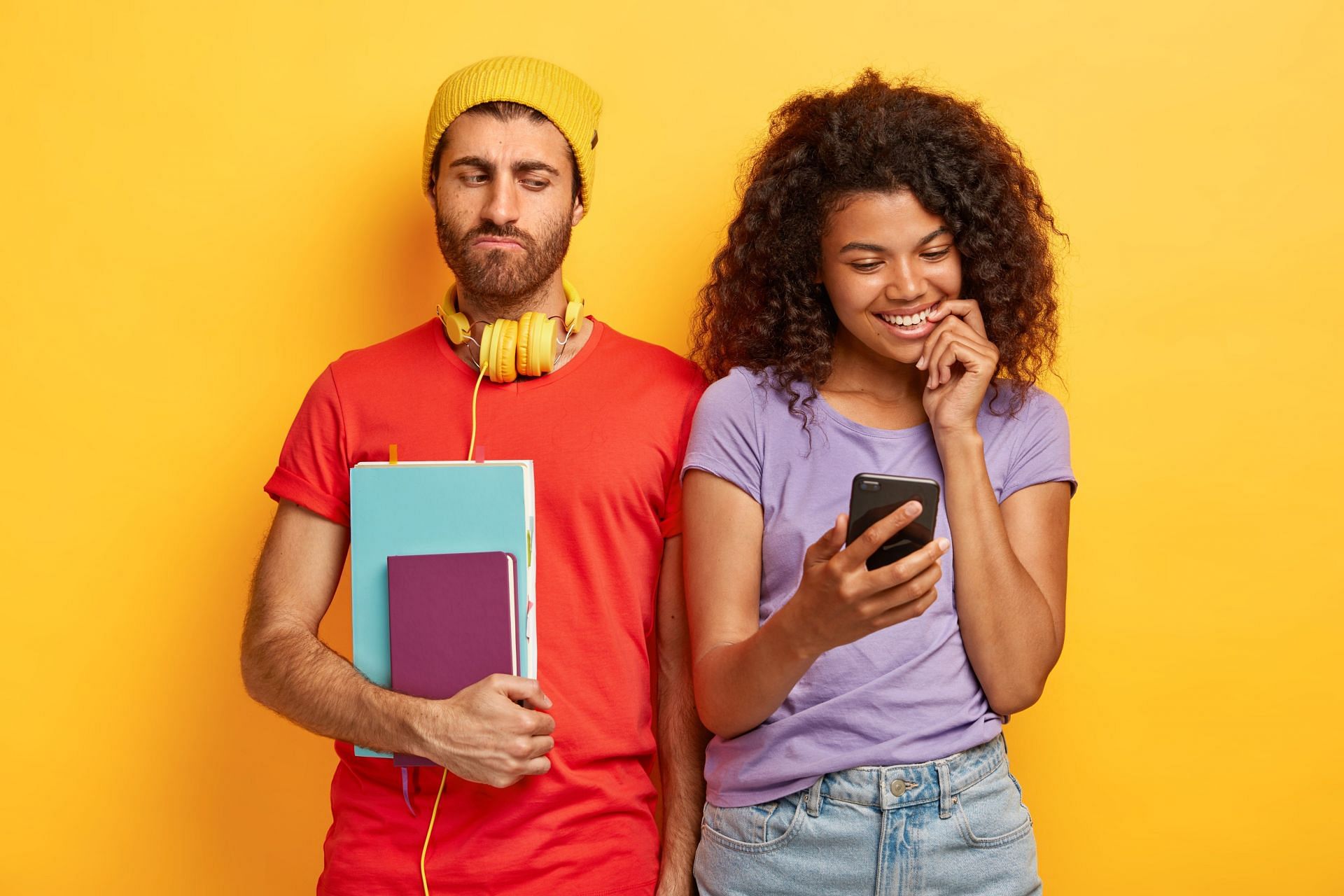 Retroactive jealousy OCD can impact your and your relationships. (Image via Freepik/wayhomestudio)